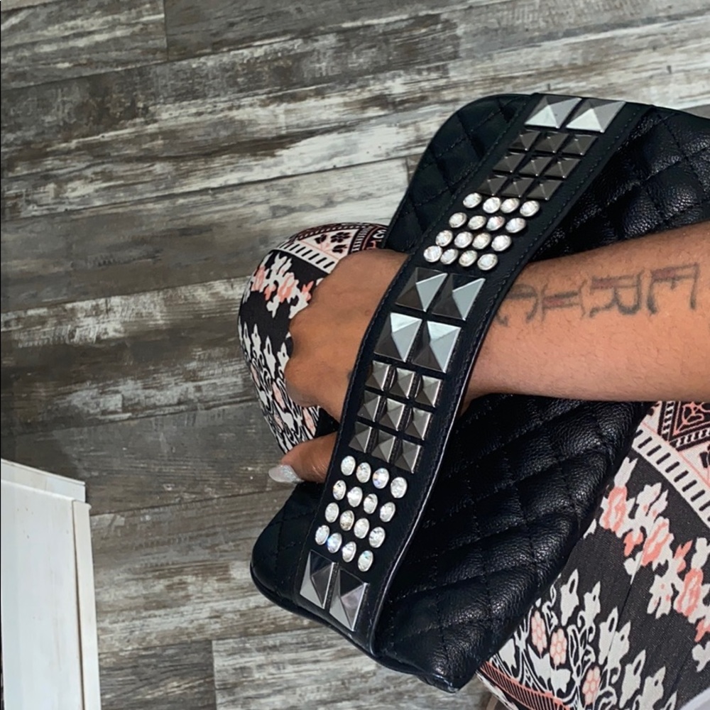 2 clutches - Picture 4 of 4